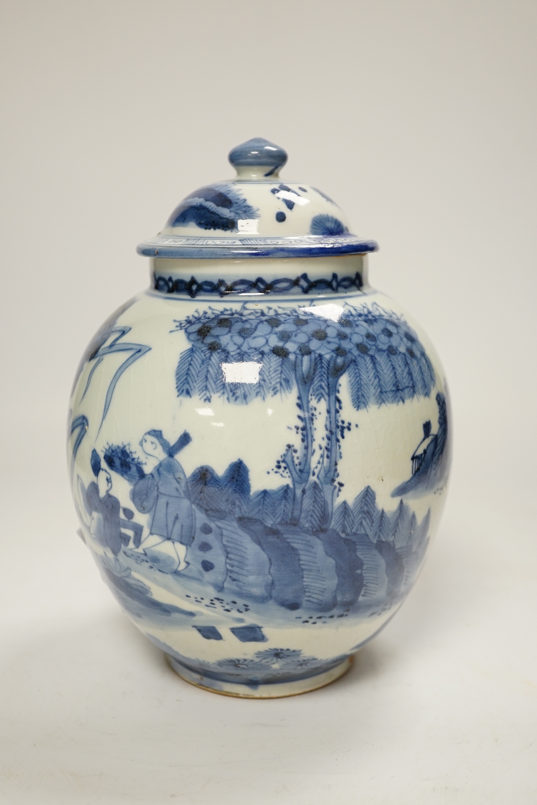 A 17th century Japanese Arita blue and white jar and cover, 22cm